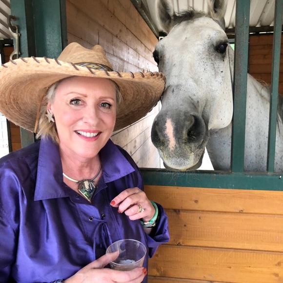 Meet your Posher, Marlene - Picture 3 of 3